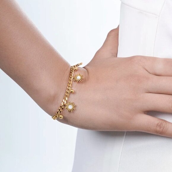 NWT 18K Gold Plated Sun Star Dandle Charms Bracelet For Women 6.5” - Picture 7 of 10